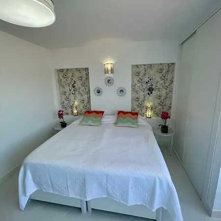 アパート Sunny Beachside Retreat With Mountain And Sea Views フエンヒロラ