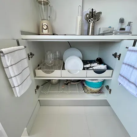 アパート Sunny Beachside Retreat With Mountain And Sea Views *