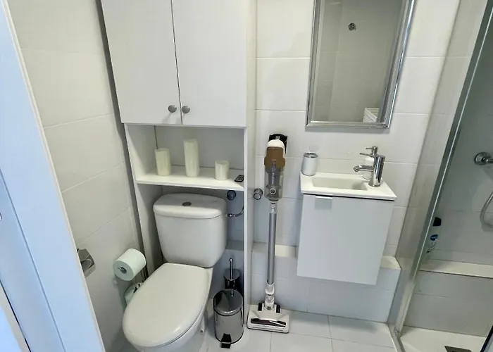 Sunny Beachside Retreat With Mountain And Sea Views *